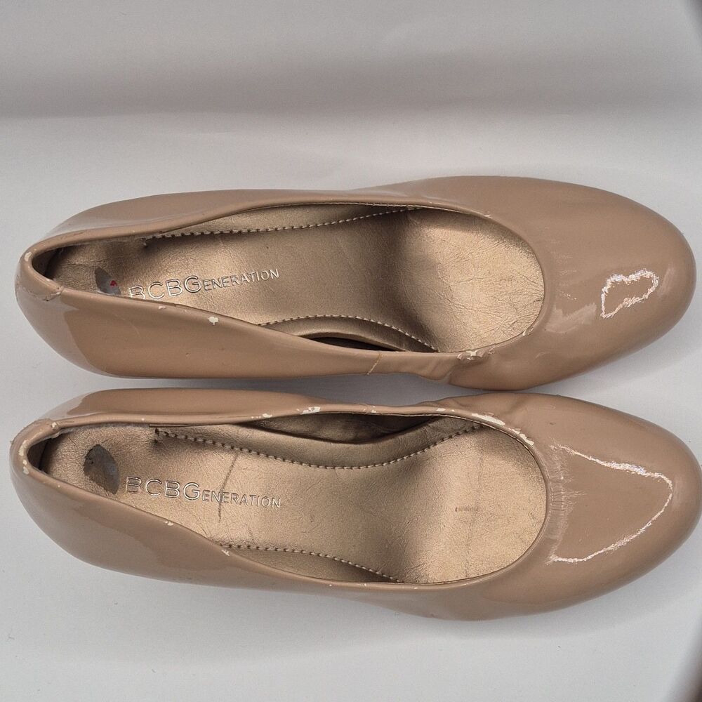 BCBGeneration Patent Leather Beige Wedge Pumps Round Toe Slip On Women's 6B/36